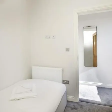 Hébergement de vacances 4 Bedroom House Close To Walmgate Bar Sleeps 7