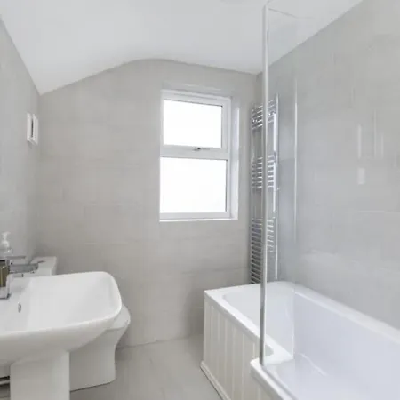 4 Bedroom House Close To Walmgate Bar Sleeps 7