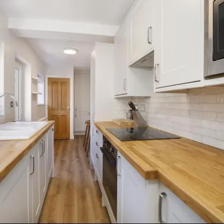 4 Bedroom House Close To Walmgate Bar Sleeps 7 Hébergement de vacances *