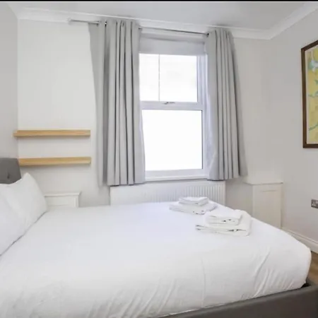 Hébergement de vacances 4 Bedroom House Close To Walmgate Bar Sleeps 7 *