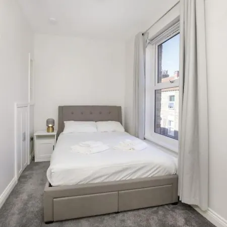 Hébergement de vacances 4 Bedroom House Close To Walmgate Bar Sleeps 7