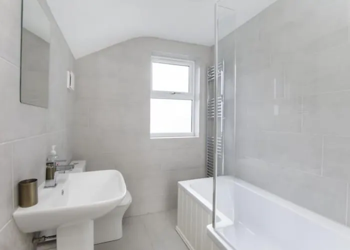 4 Bedroom House Close To Walmgate Bar Sleeps 7