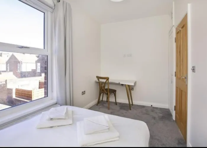 4 Bedroom House Close To Walmgate Bar Sleeps 7 Holiday home York