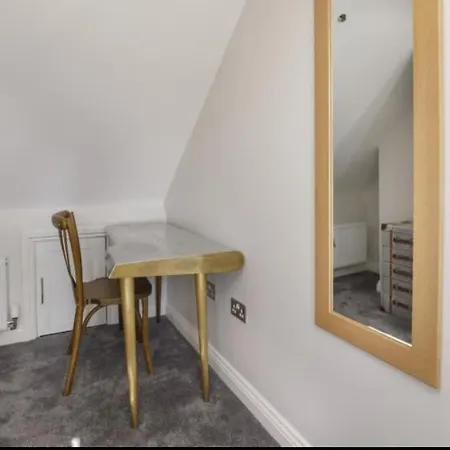 بيت للعطل 4 Bedroom House Close To Walmgate Bar Sleeps 7 يورك