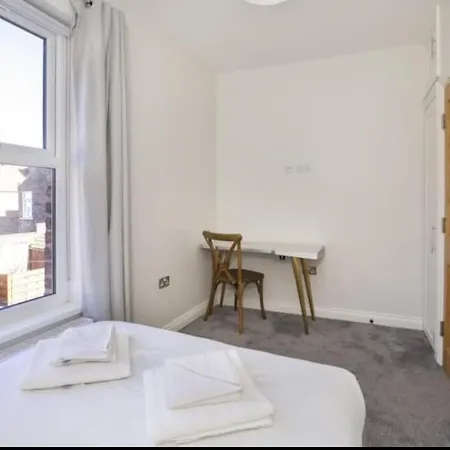 4 Bedroom House Close To Walmgate Bar Sleeps 7 بيت للعطل يورك